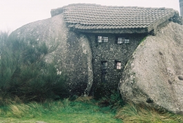 Casa do Penedo PIONIRA 
